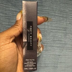 Fenty Beauty Pro Filt'r Soft Matte Foundation - Shade 290